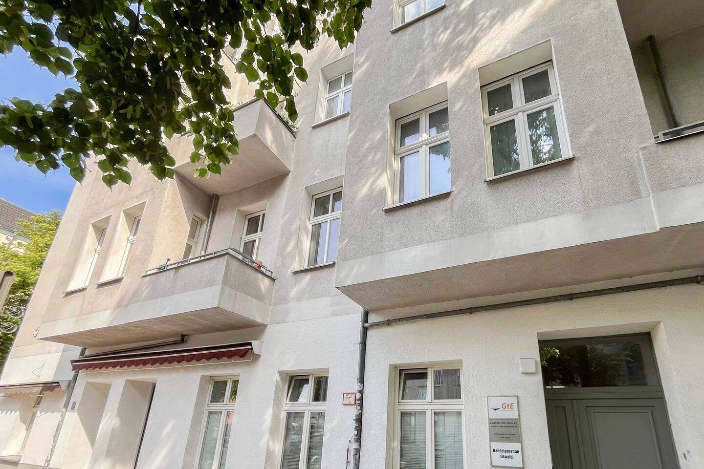 Altbau-Einheit mit Balkon & Aufzug in begehrter Pankower Lage - bezugsfrei zum 01.09.