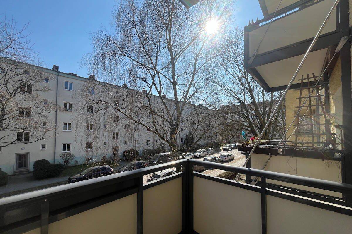 Bezugsfreie 3 Zimmer mit Balkon im schönen 30er-Jahre-Bau – Berlin – Vorschaubild 7