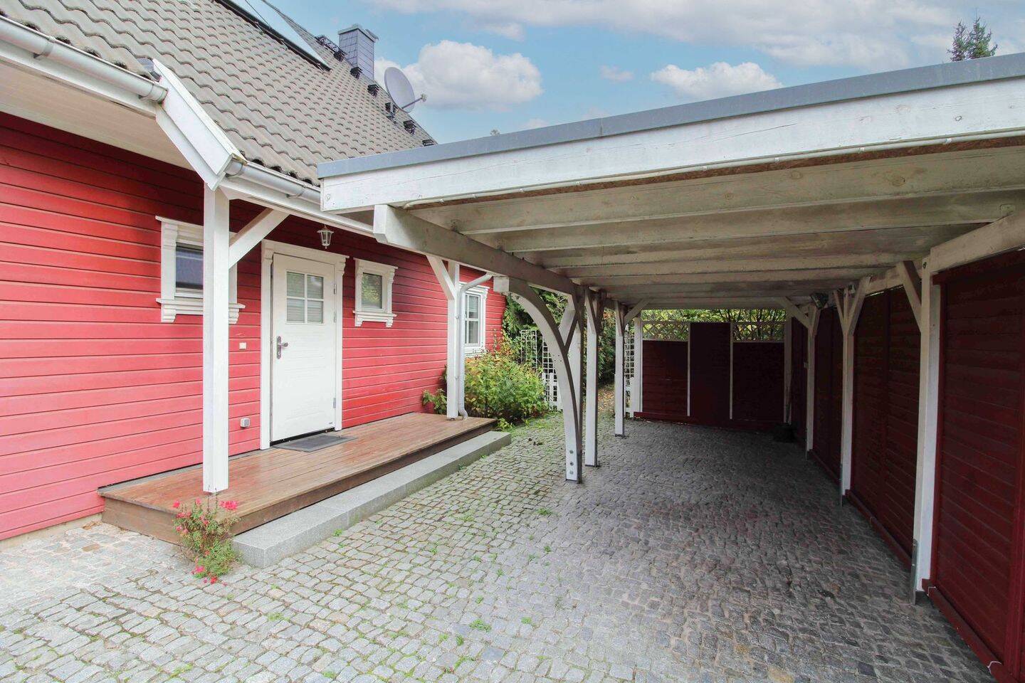 Exklusiv und modern: Norwegerhaus in Stahnsdorf - Wohnen am Naturschutzgebiet vor den Toren Berlins – Stahnsdorf – Bild 1 von 9