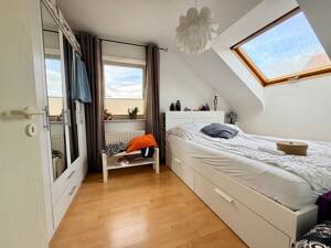 Helle und gepflegte Dachgeschoss-Wohnung mit Balkon und Einbauküche sowie TG-Stellplatz – 68259 Mannheim – Vorschaubild 3