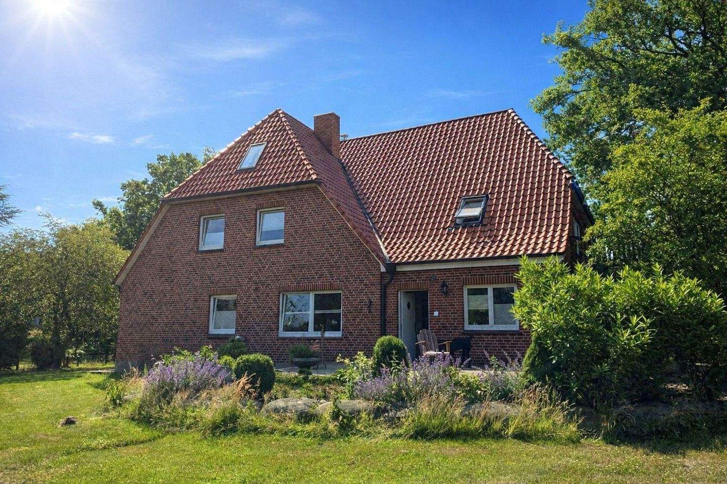 Modernisiertes Einfamilienhaus mit sonnigem Grundstück – Garlstorf – Bild 1 von 9