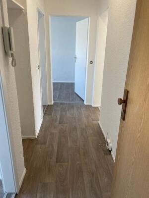 Schöne helle frisch renovierte und sofort verfügbaren, 3 Zimmerwohnung mit Balkon – 6577 Heldrungen – Vorschaubild 4