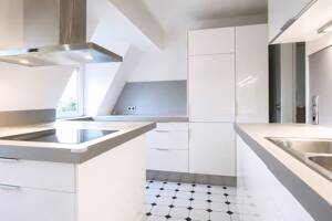 Großzügige Dachgeschosswohnung mit Loggia und Aufzug – 60435 Frankfurt am Main – Vorschaubild 7