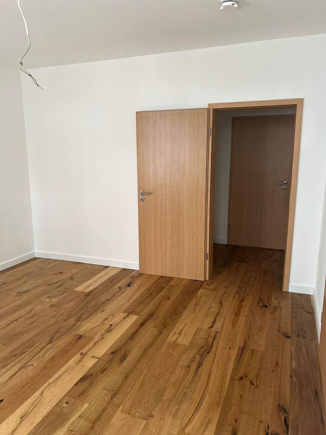 ***2 Zi. WE, Parkettboden, Terrasse, Tageslichbad mit Wanne, etc.*** – Leipzig – Vorschaubild 3