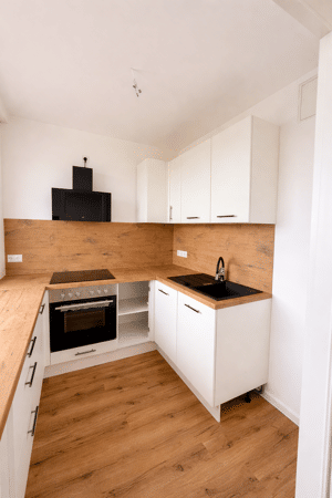 Kernsanierte 3-Zimmer-Wohnung mit moderner Einbauküche in zentraler Lager – 1219 Dresden – Vorschaubild 1