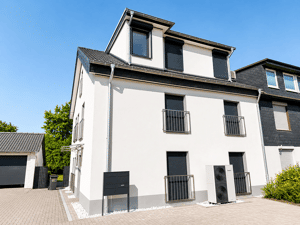 Erstbezug nach Sanierung: Großzügige 3-Zimmer-Wohnung mit Terrasse, Einbauküche Garage & Stellplatz