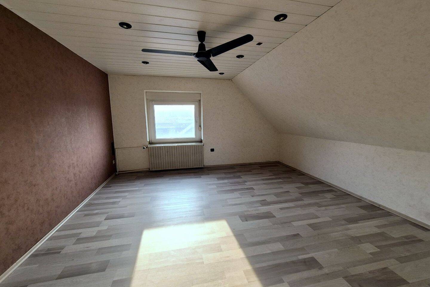 Zweifamilienhaus mit vielen Möglichkeiten! – Hillerse – Vorschaubild 5