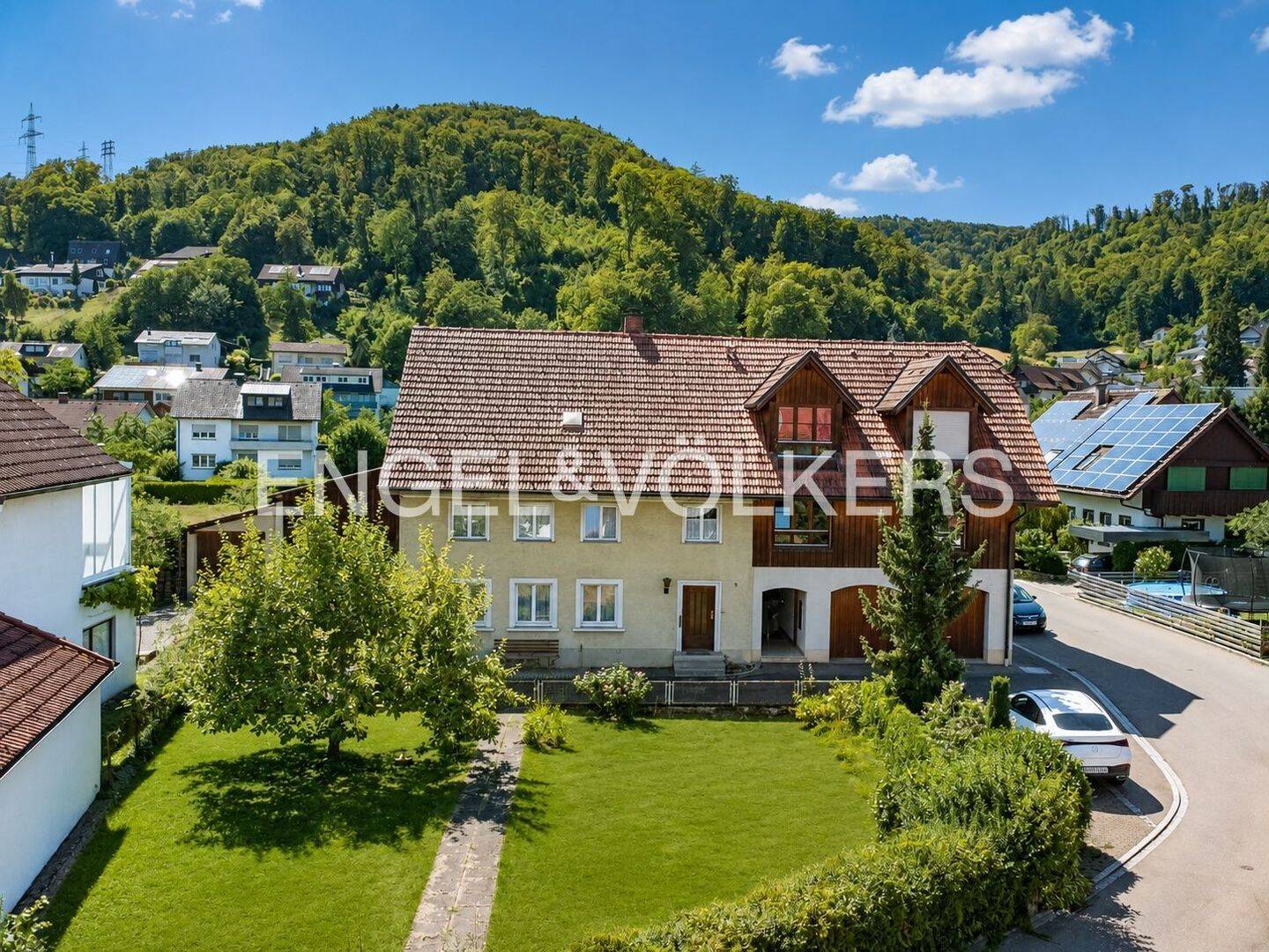 Vermietetes Mehrfamilienhaus mit attraktivem Ausbaupotenzial - Investieren mit Perspektive
