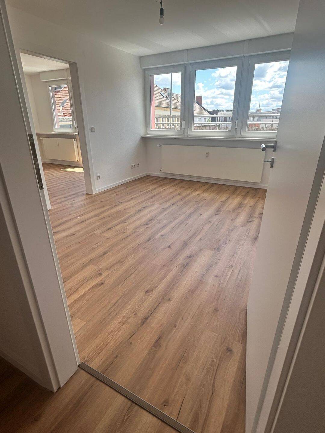 Schöne helle 2026 renovierte Wohnung mit einem Balkon. – Saarbrücken – Vorschaubild 4