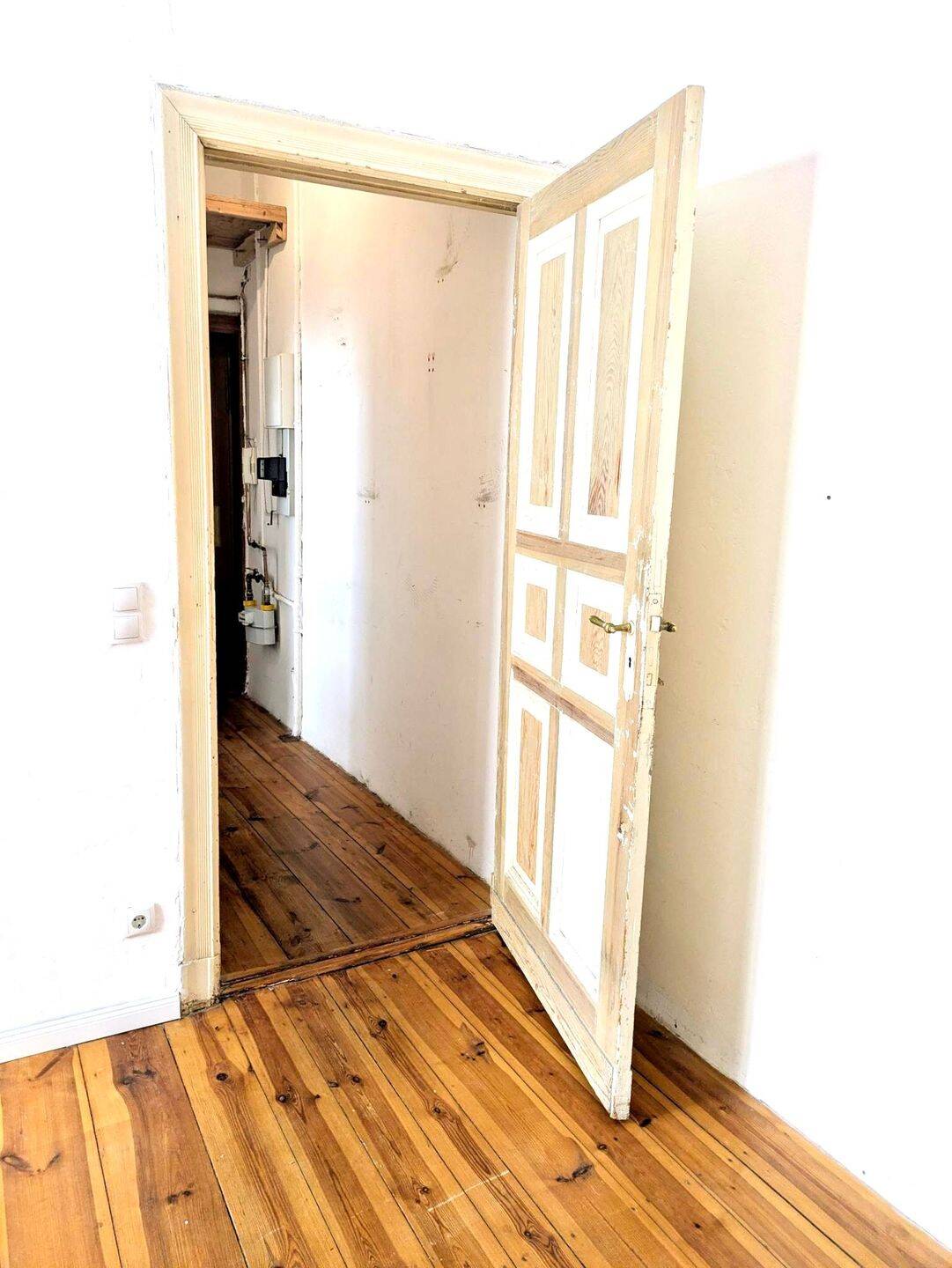 Stilvolle 1-Zimmer-Altbauwohnung im begehrten Schillerkiez nahe Tempelhofer Feld – Berlin – Vorschaubild 3