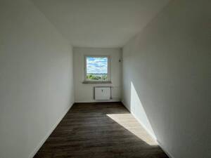 Geräumige Familienwohnung mit Balkon in Zwickau, Neuplanitz – 8062 Zwickau – Vorschaubild 4