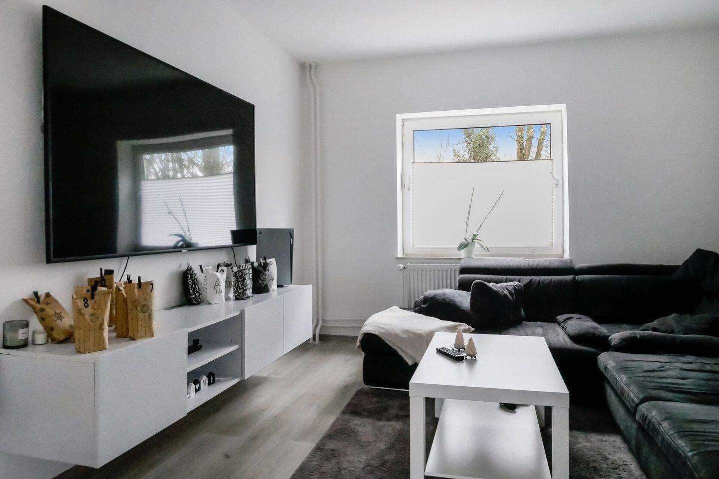 Renovierte Wohnung in verkehrsberuhigter Lage -Vornehmlich als Kapitalanlage – Kiel – Bild 1 von 9