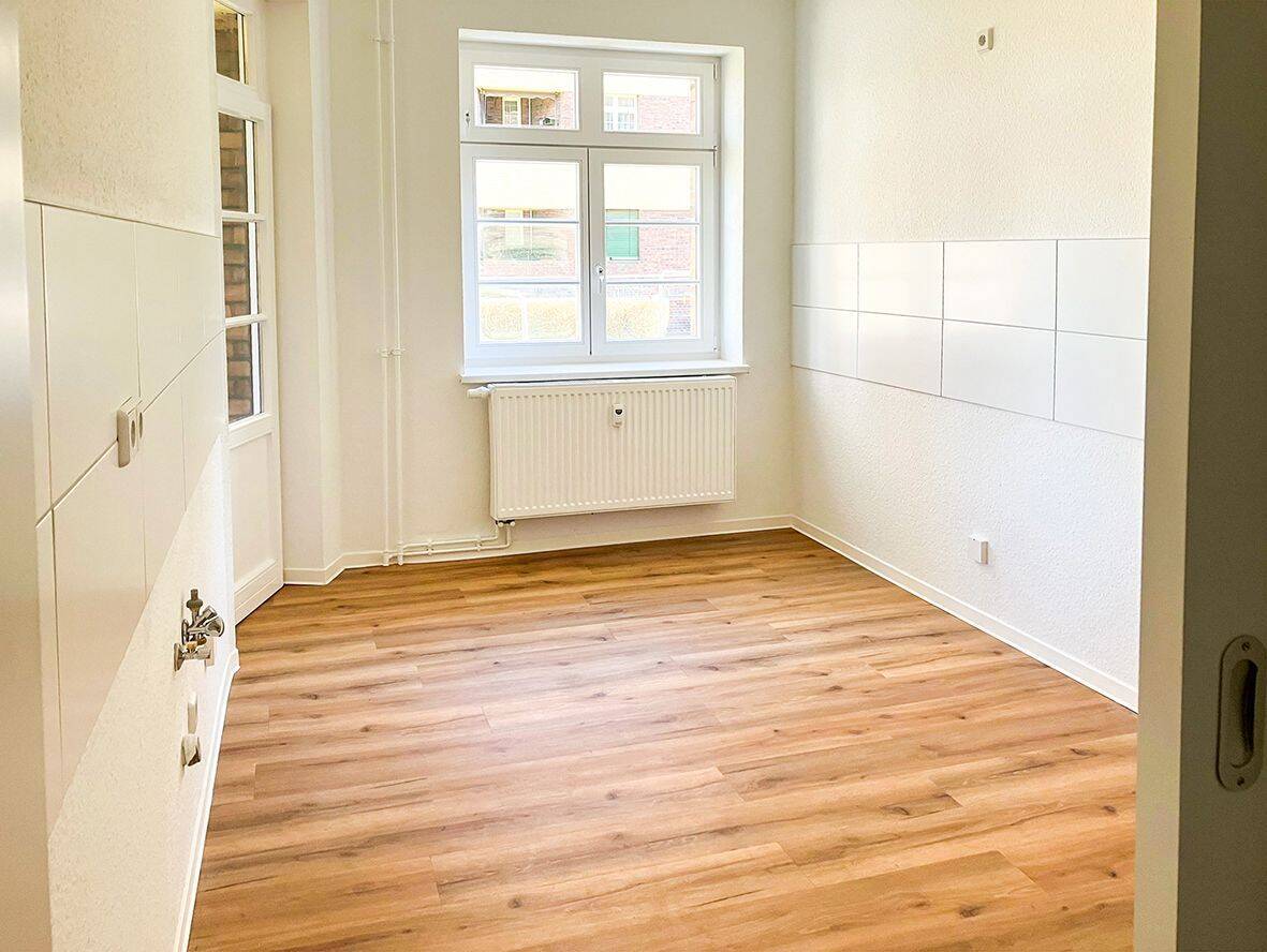 Mit großem Wohnzimmer und Tageslichtbad – Leipzig – Vorschaubild 3