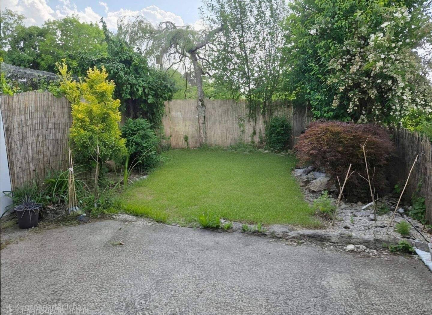 5 Zimmer Reihenhaus, ca. 160 m² Wfl. mit ausgebautem Dachgeschoss (ohne Schrägen), Dachterrasse, Garten und Einzelgarage