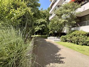Ihre sanierte 2 Zi. ETW mit Swimming Pool, in Lörick ! – 40547 Düsseldorf – Vorschaubild 1