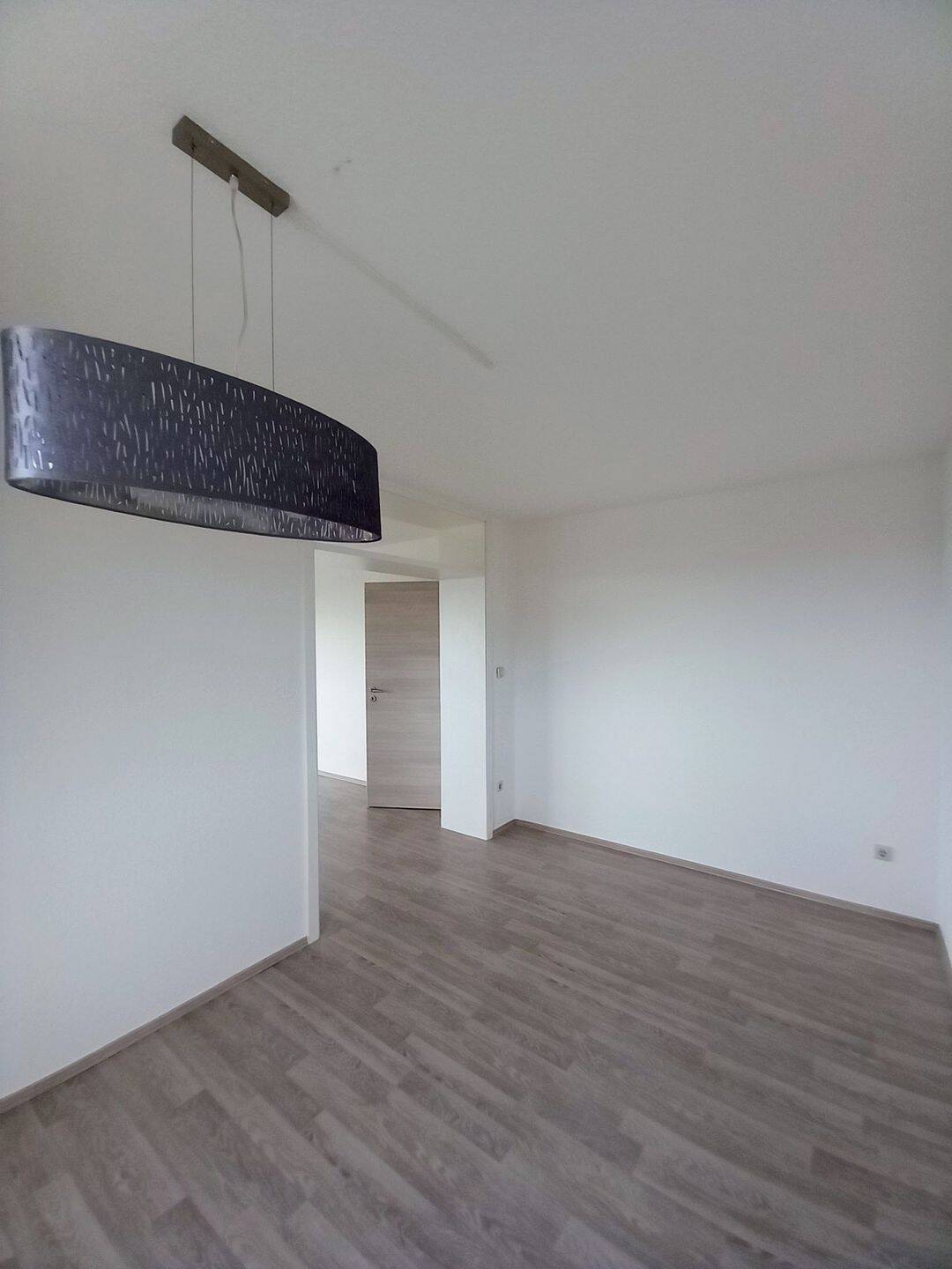 Großzügige 4-Zimmer-Eigentumswohnung mit Fernblick – Neu-Ulm – Vorschaubild 5