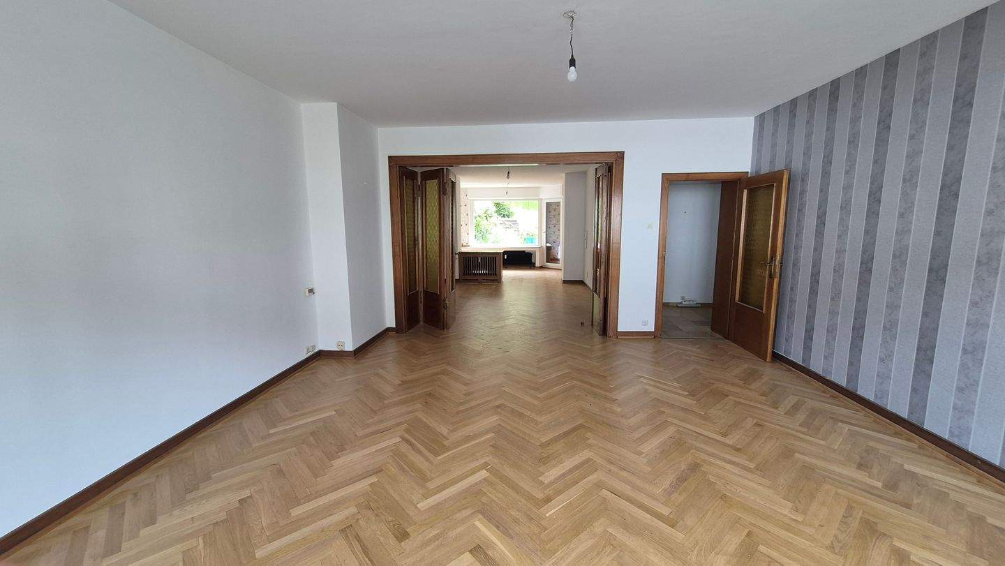 Stilvolle Altbauwohnung mit Flair und großer Terrasse. Nähe Tierpark ! Traumhafter Ausblick ins Wäldchen ! – Mönchengladbach – Vorschaubild 2