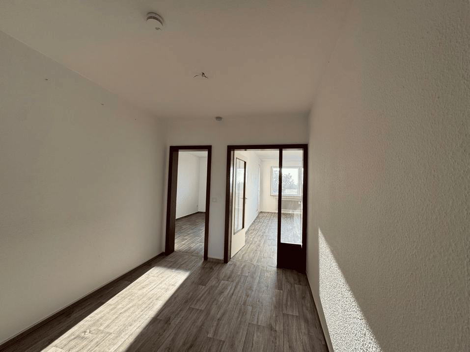 Penthouse-Gefühl in Travemünde: Helle 3-Zimmer-Wohnung mit Balkon, Aussicht & Tiefgarage – Lübeck – Vorschaubild 4