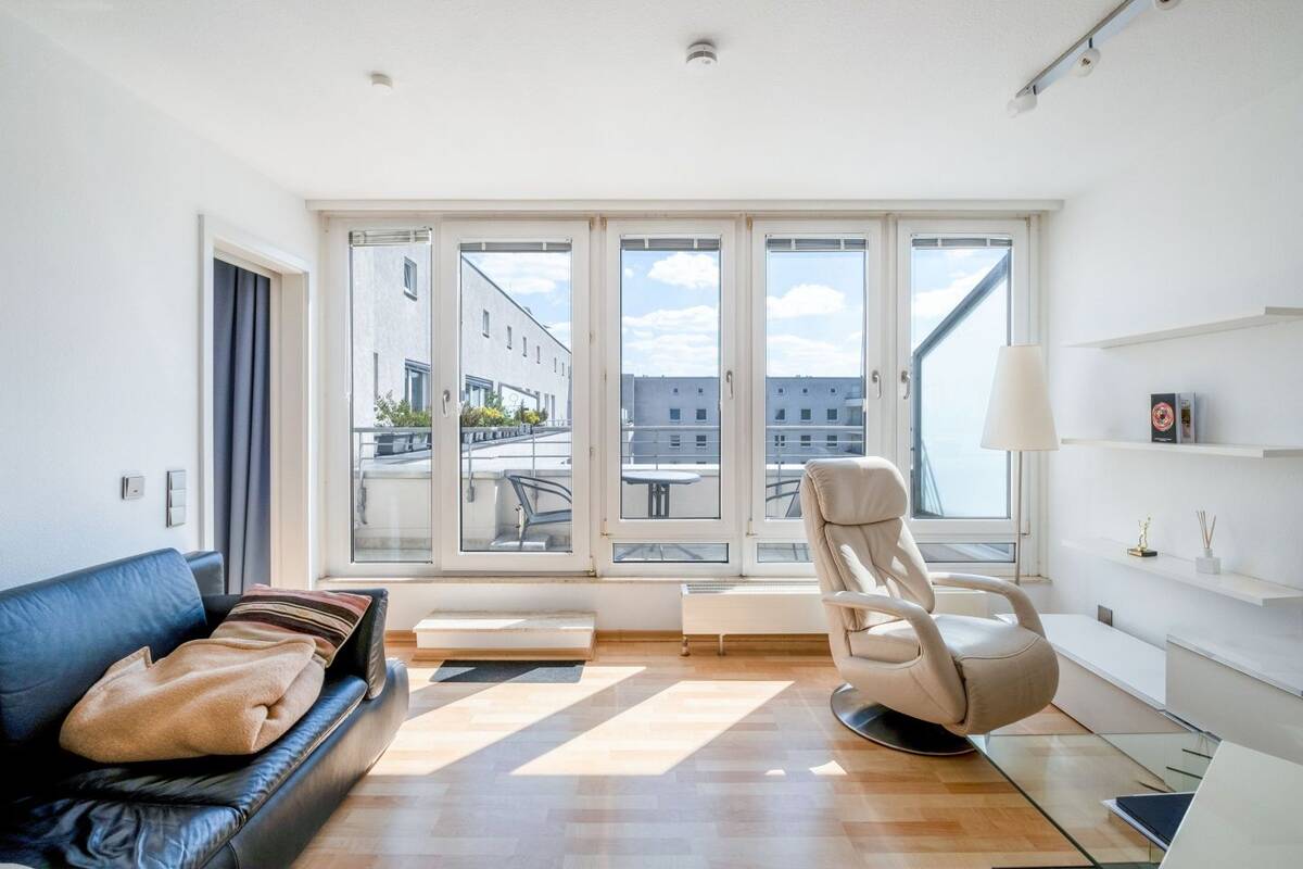 Sonniges City-Apartment mit Terrasse in bester Mitte-Lage – 10117 Berlin – Bild 1 von 7