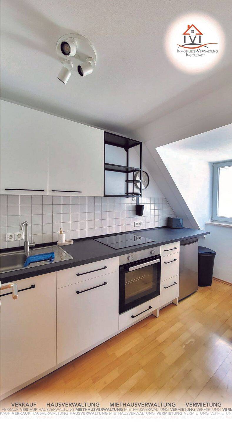 Charmante 1,5-Zimmer-Dachgeschosswohnung mit Einbauküche direkt in der Ingolstädter Altstadt! – Ingolstadt – Vorschaubild 3