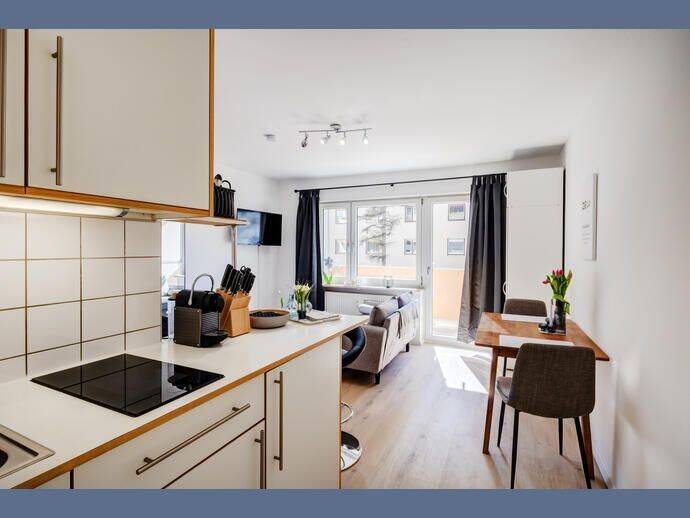 Möbliert: Moosach: Möblierte Balkonwohnung zur Miete