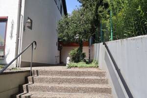 Exklusives Einfamilienhaus auf großem, terrassenförmig angelegtem Grundstück mit traumhaftem Ausblick in einzigartiger Lage von Fürth Vach – 90768 Fürth – Vorschaubild 4