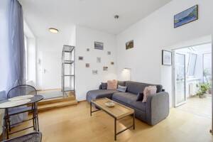 Ruhiges Wohnen auf der Altstadtinsel: Großzügige Wohnung mit Wintergarten und Innenhof!