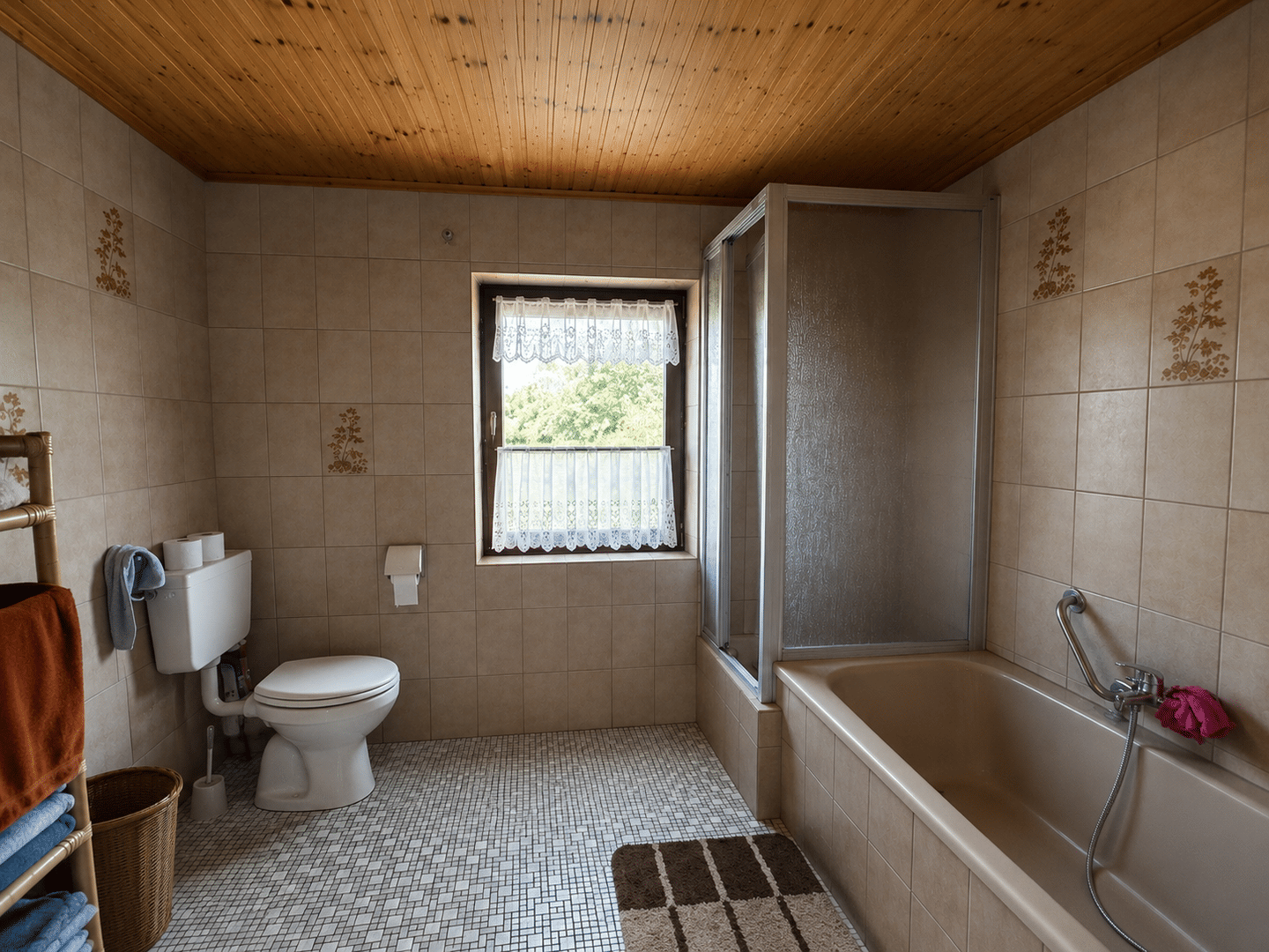 Großzügiges Einfamilienhaus mit weitläufigem Grundstück, Teich und Potenzial für Pferdehaltung – Ursensollen – Vorschaubild 4