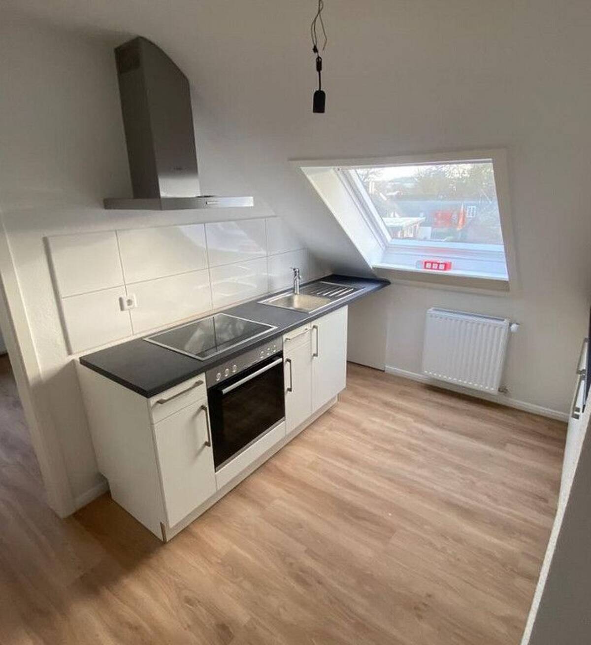 Modernisierte Dachgeschosswohnung – 21149 Hamburg – Bild 1 von 5