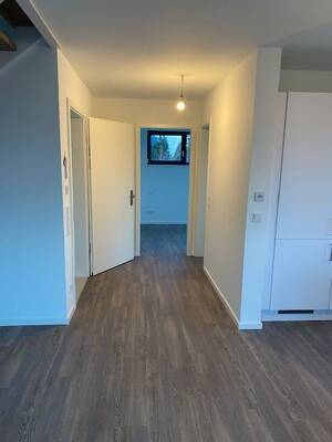 Neubau Maisonette-Wohnung im Ober- und Dachgeschoss mit zwei Bädern und zwei Süd-Balkonen - Musterbilder – 22547 Hamburg – Vorschaubild 4