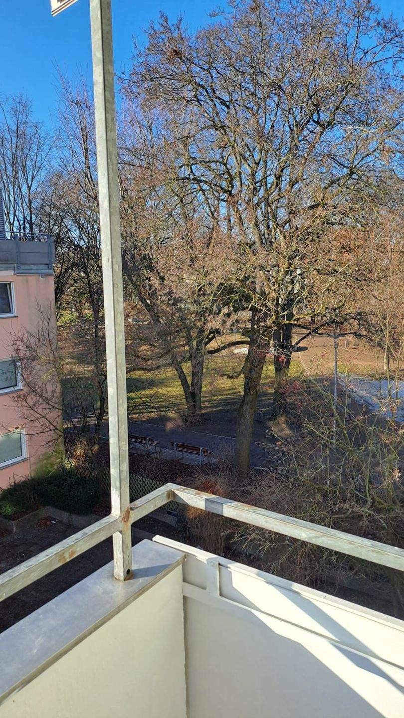 Schöne 3 Zimmerwohnung mit Balkon im 2.OG, ruhig gelegen ab 01.03.26 – Nürnberg – Vorschaubild 3