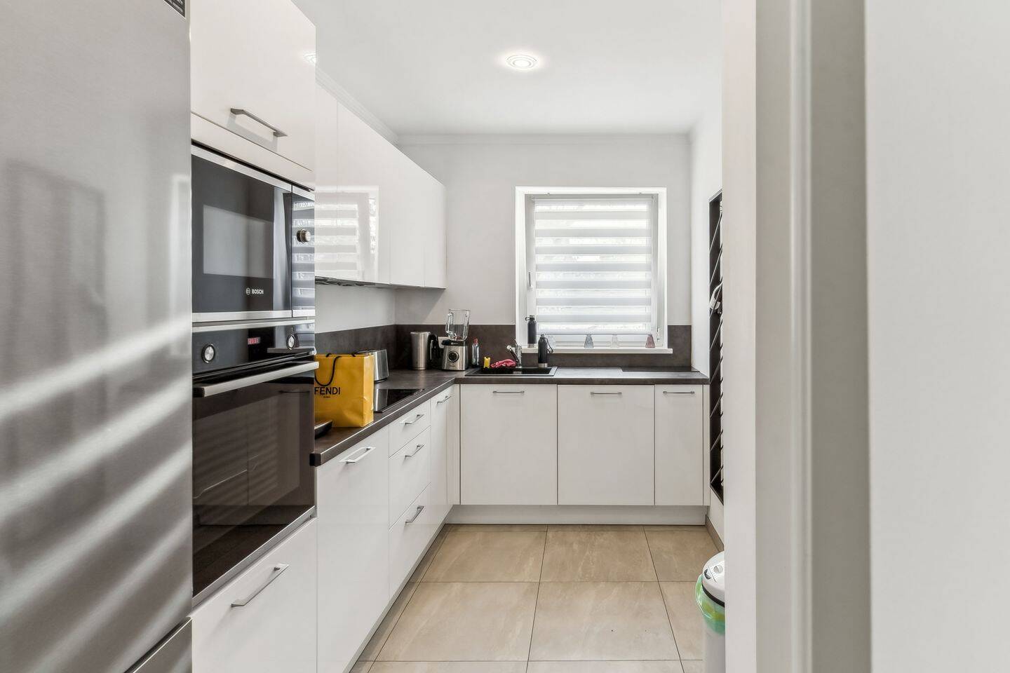 Stilvoll sanierte 2-Zimmer-Wohnung mit sonnigem Westbalkon – Berlin – Vorschaubild 8