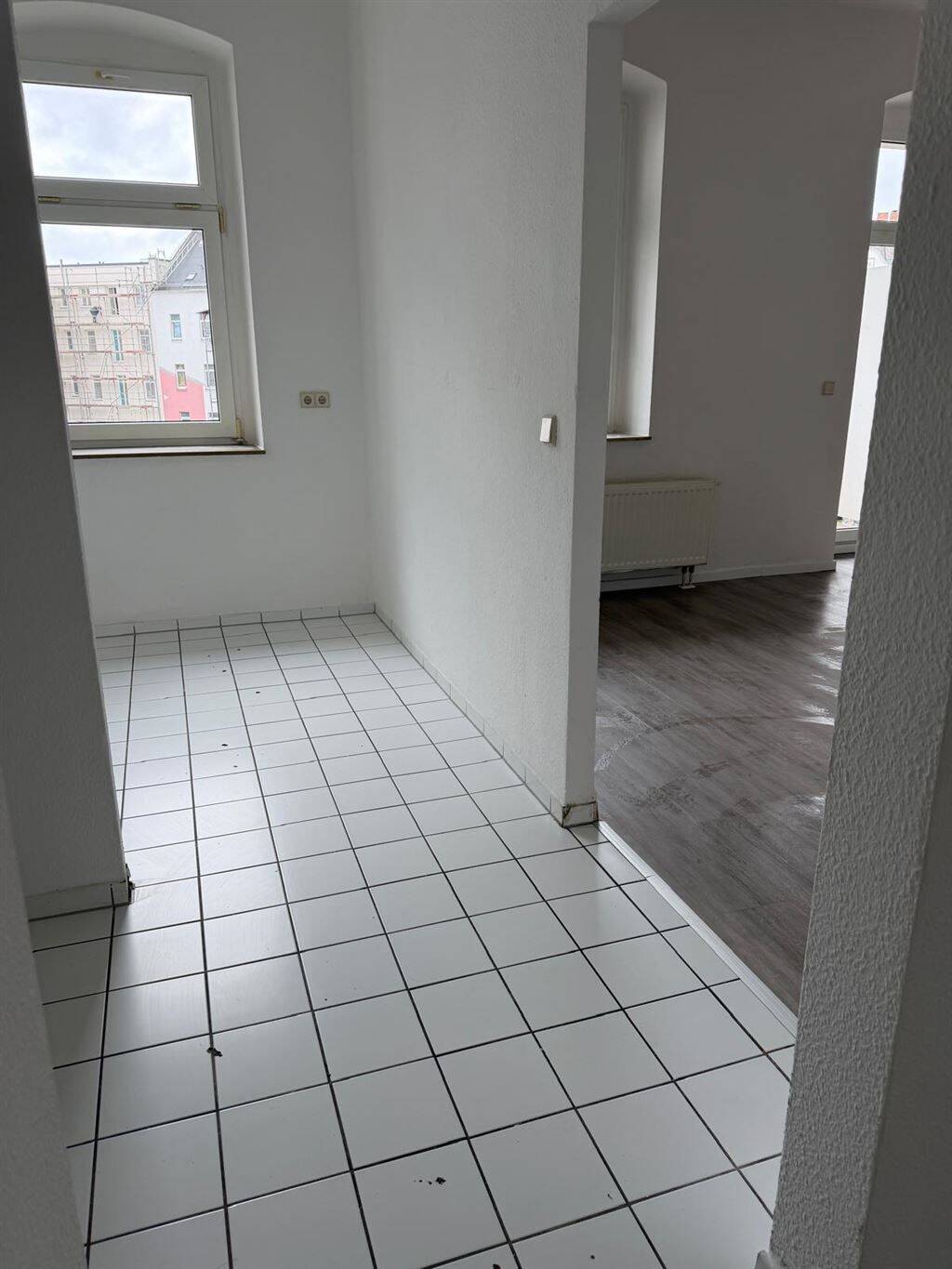 Großzügige 1-Zimmer mit Balkon, Dusche und Laminat in zentraler Lage! – Chemnitz – Vorschaubild 5