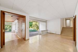 Exklusives Refugium: großzügiger Splitlevel-Bungalow mit Potenzial zur Neugestaltung – 81735 München – Vorschaubild 7