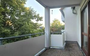 Helle 2-Zimmerwohnung im 1.OG mit Südbalkon in ruhiger und grüner Lage!