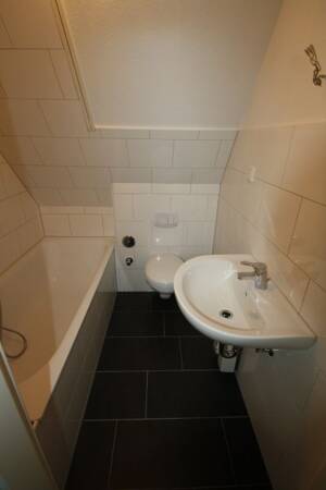 schicke Dachgeschosswohnung in Top-Lage ! mit WBS ! – 45891 Gelsenkirchen – Vorschaubild 9