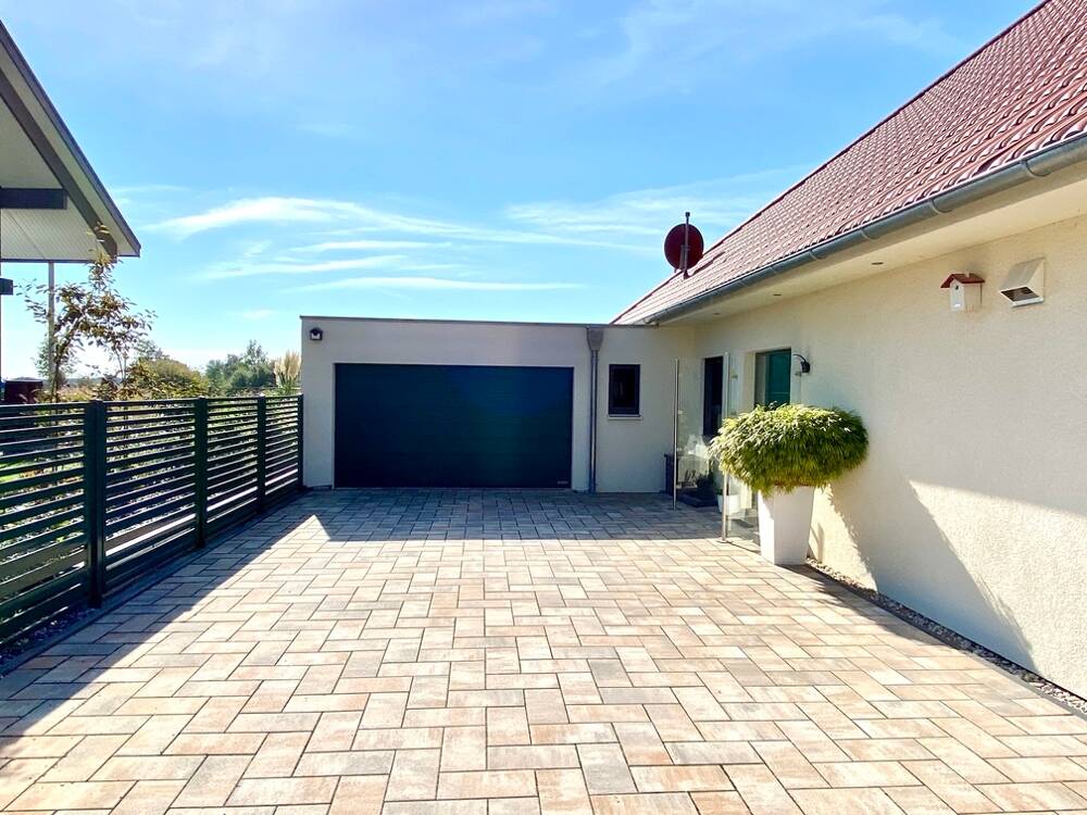 Stilvolles Zuhause auf einer Ebene: Moderner Bungalow mit Garage und gehobener Ausstattung – Leipzig – Vorschaubild 3