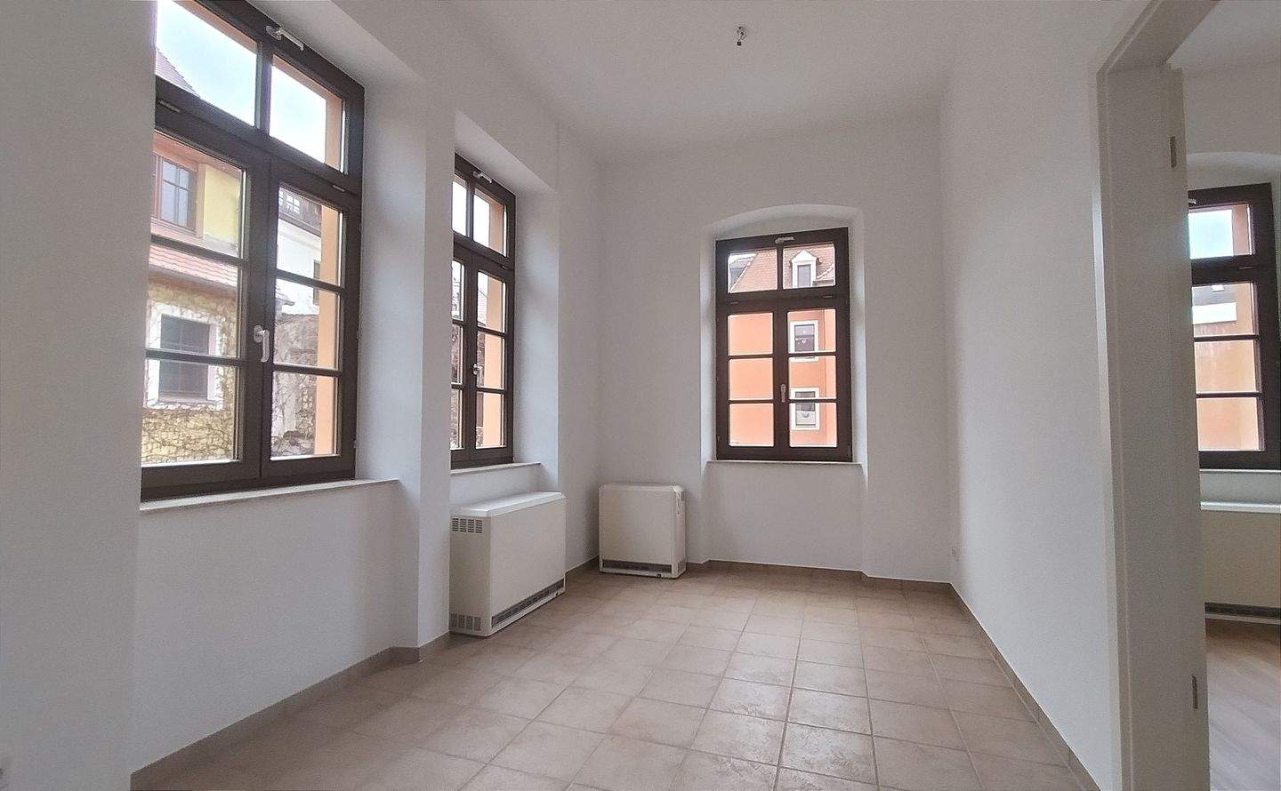 1.OG mit sonnigem Balkon und Burgblick! Esszimmer, Gäste-WC. Stellplatz im Carport vorhanden – Bautzen – Vorschaubild 5