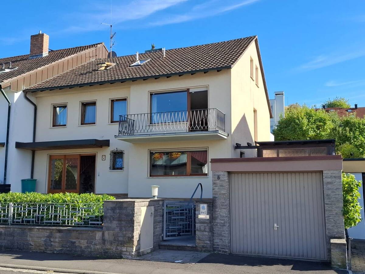 Familienfreundliches Haus mit großzügigem Raumangebot in Würzburg Heidingsfeld, auch WG geeignet – 97084 Würzburg – Bild 1 von 9