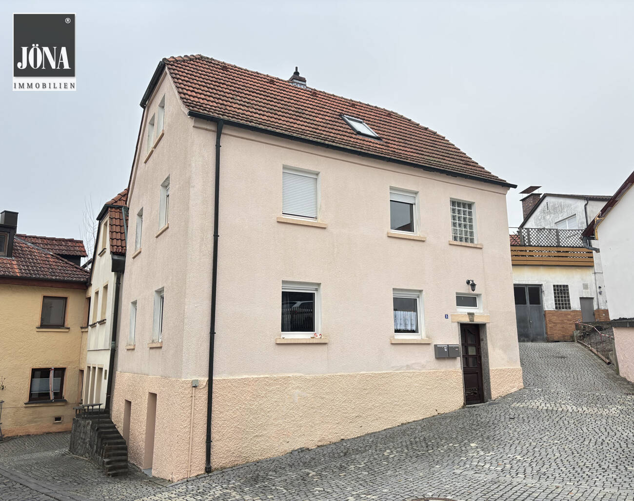 VERKAUFT! Modernisiertes 2-Parteienhaus im Zentrum von Stadtsteinach für Kapitalanleger und Selbstnutzer – Stadtsteinach – Bild 1 von 9