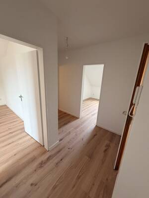 Renovierte Dachgeschoss Wohnung ab sofort verfügbar! – 54294 Trier – Vorschaubild 4