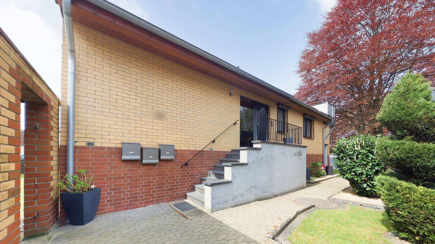 Wohnen, Vermieten, Möglichkeiten schaffen - großzügiges Zweifamilienhaus mit Einliegerwohnung – Neustadt am Rübenberge – Bild 1 von 9