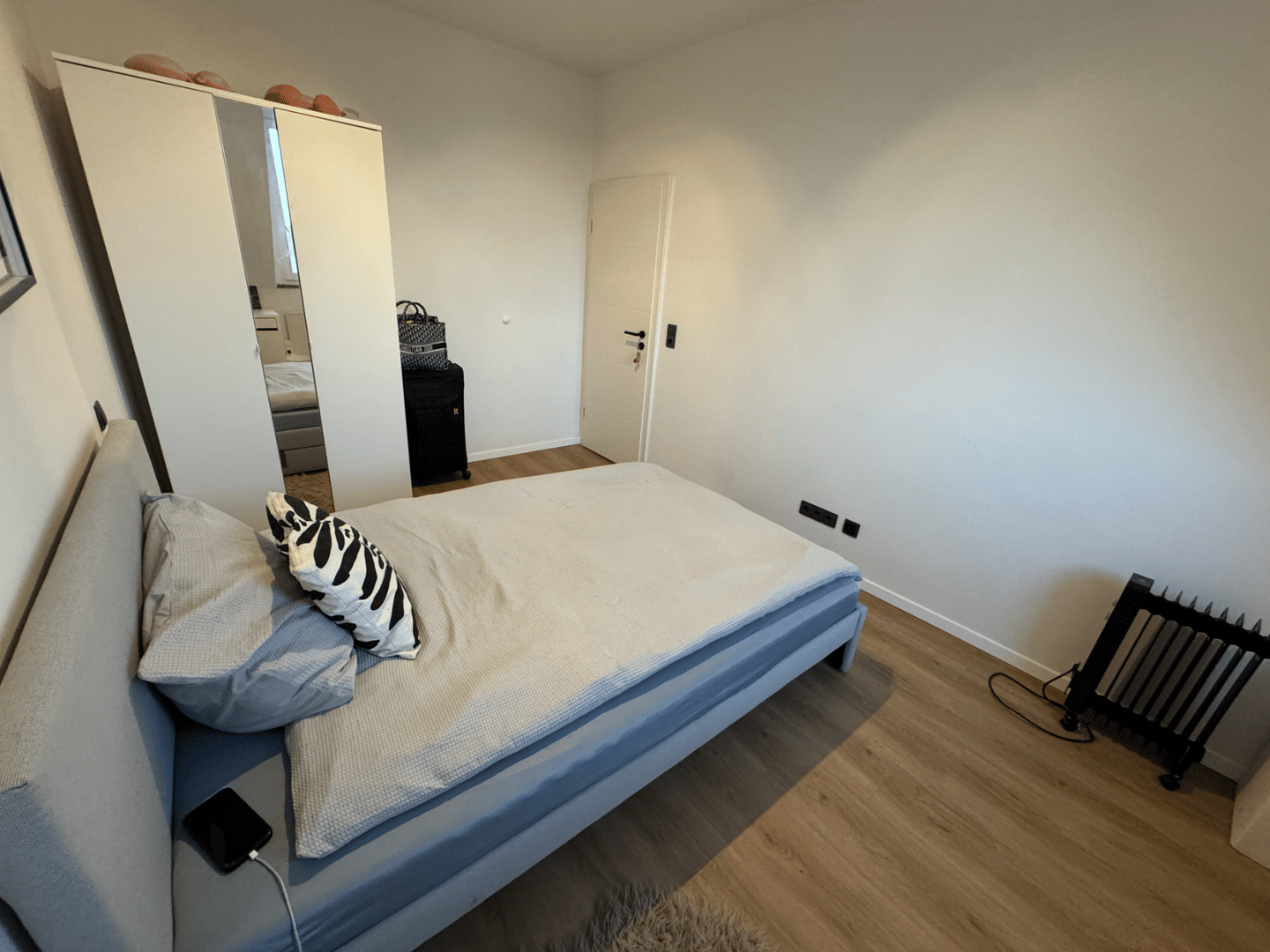 Möbliertes WG Zimmer in modernisierter Wohnung in Nürnberg – Nürnberg – Vorschaubild 2