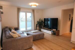 Hochwertige 4-Zimmer-Wohnung mit Süd-Terrasse, Aufzug, Nobilia-Küche & Stellplatz in Erlangen-Frauenaurach