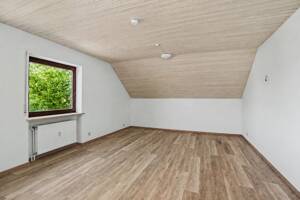 Sofort bezugsfrei! 1-Zimmer-Dachgeschoss-Wohnung in Erlangen-Alterlangen – 91056 Erlangen – Vorschaubild 3