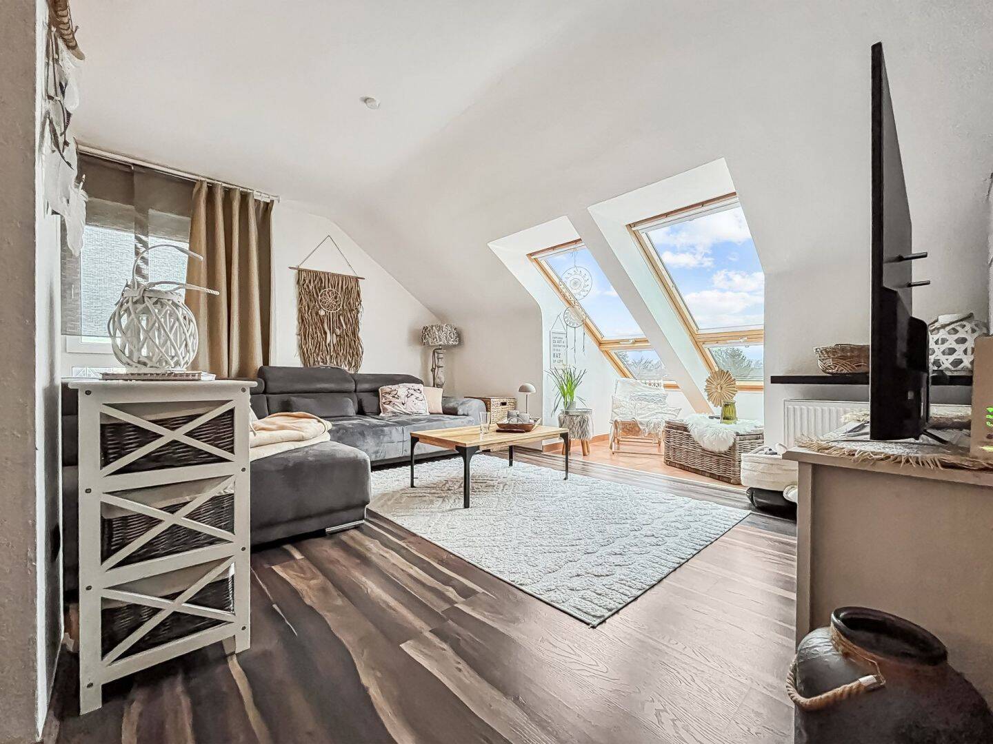 Vermietete 2,5-Zimmer-Dachgeschosswohnung in Duisburg-Großenbaum