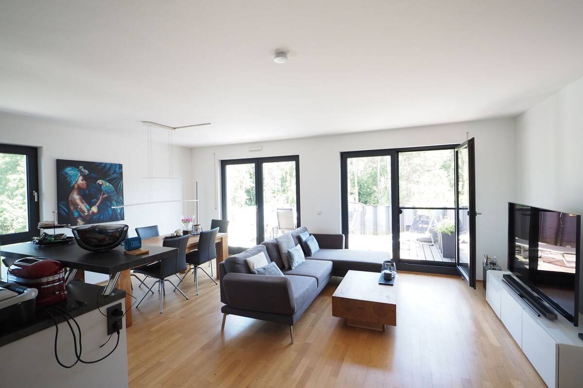 Fürth-Oberfürberg: helle, moderne und äußerst attraktive 4-Zimmer-Eigentumswohnung mit hochwertiger Einbauküche und einem großen und sonnigen Balkon – 90768 Fürth – Bild 1 von 9