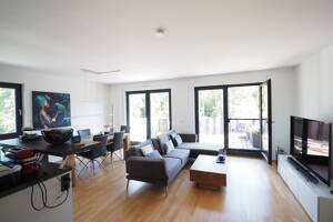 Fürth-Oberfürberg: helle, moderne und äußerst attraktive 4-Zimmer-Eigentumswohnung mit hochwertiger Einbauküche und einem großen und sonnigen Balkon