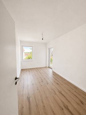 Erstbezug nach Kernsanierung | Moderne 3 Zimmer Wohnung mit Einbauküche – 91054 Erlangen – Vorschaubild 4