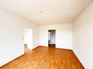 3-Raum-Wohnung mit guter Anbindung, herrlichem Ausblick und günstigem Preis (Kaufpreisfaktor 18,62!) – 7743 Jena – Vorschaubild 6